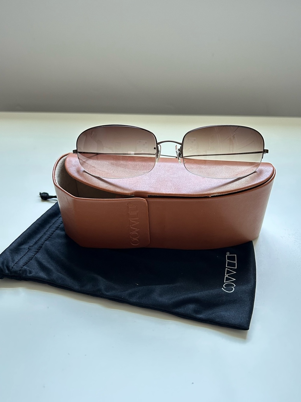 Vintage Oliver Peoples Epic (AUT) sunglasses with original case and pouch